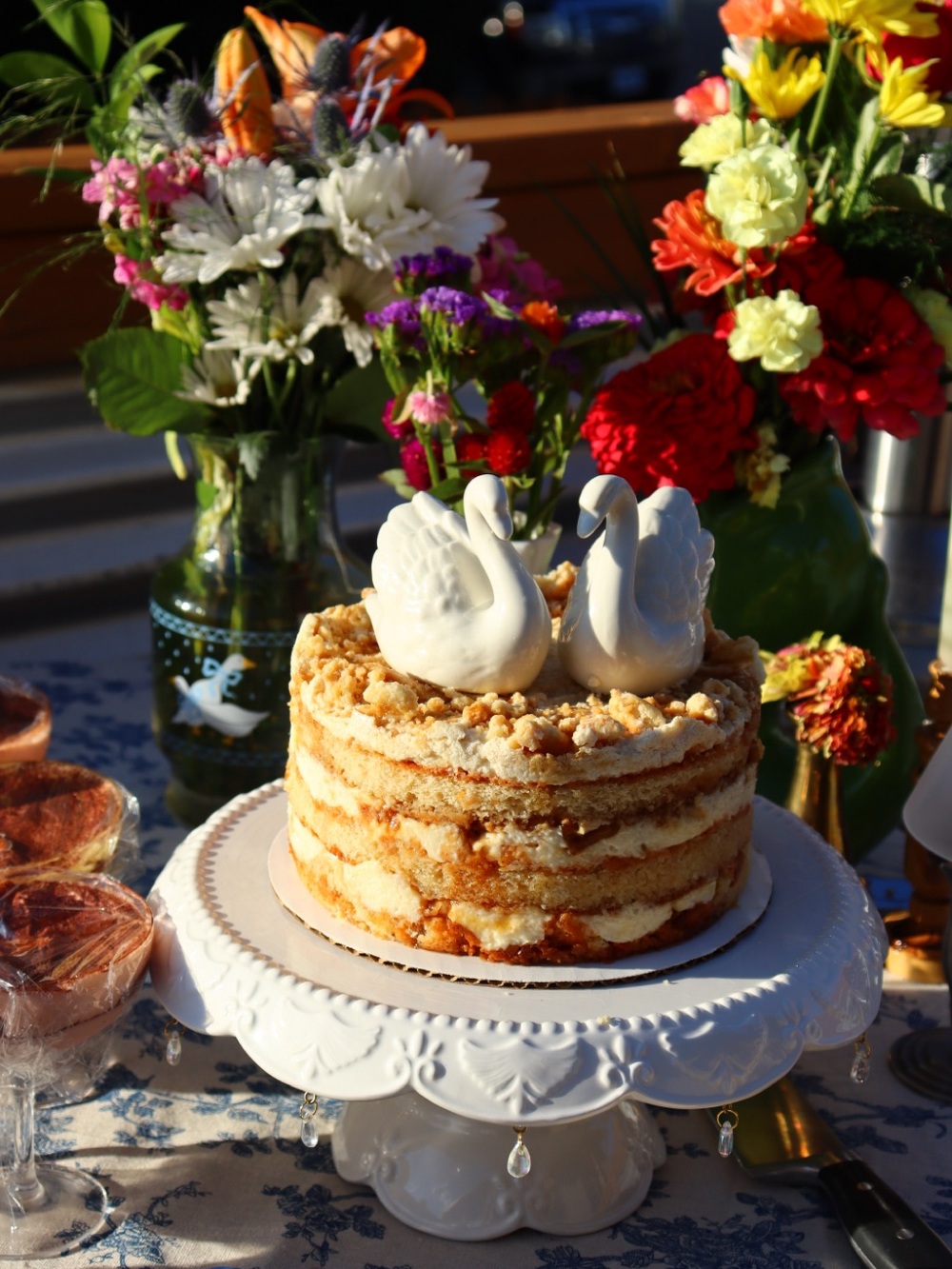 White Swan Pair - Elegant Ceramic Wedding Dessert Decor
